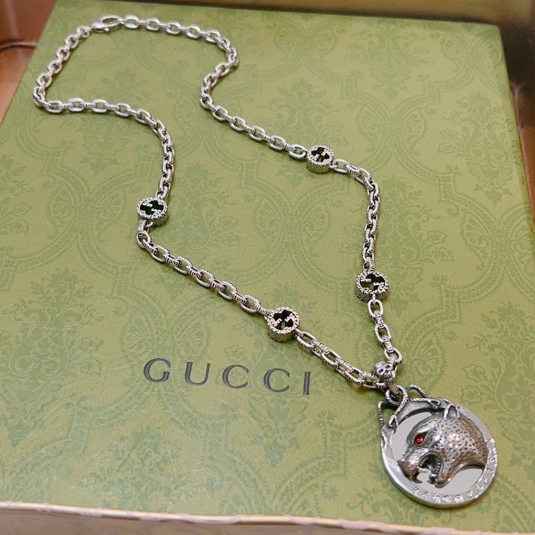 NO:105935,Buy. Gucci necklace retro material imported customization retro high-end fine chain Gucci necklace, personalized customization is considered to help heal the body and mind, which is the bond of emotional communication for people, brings freshness, happy energy, retro Gucci inspiration has more connotation and the light of wealth, which helps attract wealth energy and brings lucky energy. High-end and elegant, fashionable and a fresh sense of life., jewelry boutique, gucci, necklace19860909批. 古驰项链复古材质 进口定制 复古高端精品链条古驰项链,个性定制被认为可以辅助治愈身心是人们情感沟通的纽带带来清新,快活的能量复古古驰灵感更有内涵亦是财富之光有助于吸引财富能量,带来幸运的能量.高级优雅不俗,时尚又带一种清新的生命感.,饰品精品,gucci,necklace,Jewelry