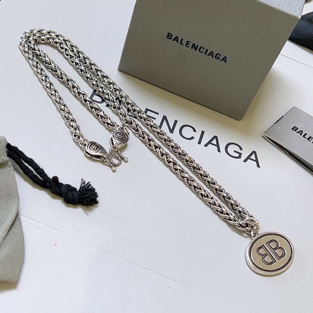 货🔹🔹新品 巴黎世家项链 Balenciaga 新款项链🔹 细节做工精细 每个细节流程到位 设计工艺精细 款 设计独特 K金风格 巴黎世家项链 4