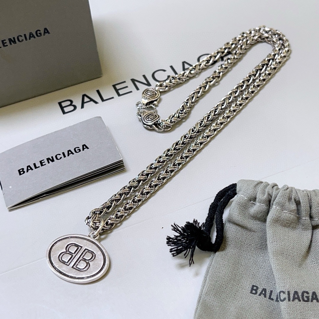 货🔹🔹新品 巴黎世家项链 Balenciaga 新款项链🔹 细节做工精细 每个细节流程到位 设计工艺精细 款 设计独特 K金风格 巴黎世家项链 8