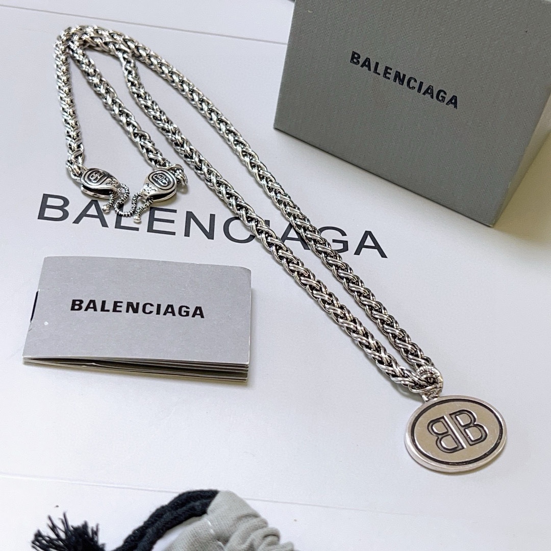 货🔹🔹新品 巴黎世家项链 Balenciaga 新款项链🔹 细节做工精细 每个细节流程到位 设计工艺精细 款 设计独特 K金风格 巴黎世家项链 2