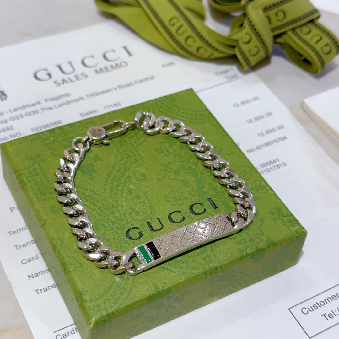 2024古驰新品手链出炉🌼 Gucci古驰手链最新款的绿色珐琅经典款 精致无论款式 质感 都是绝对的顶尖feel 只要看一眼就懂了 认准花纹链身 9