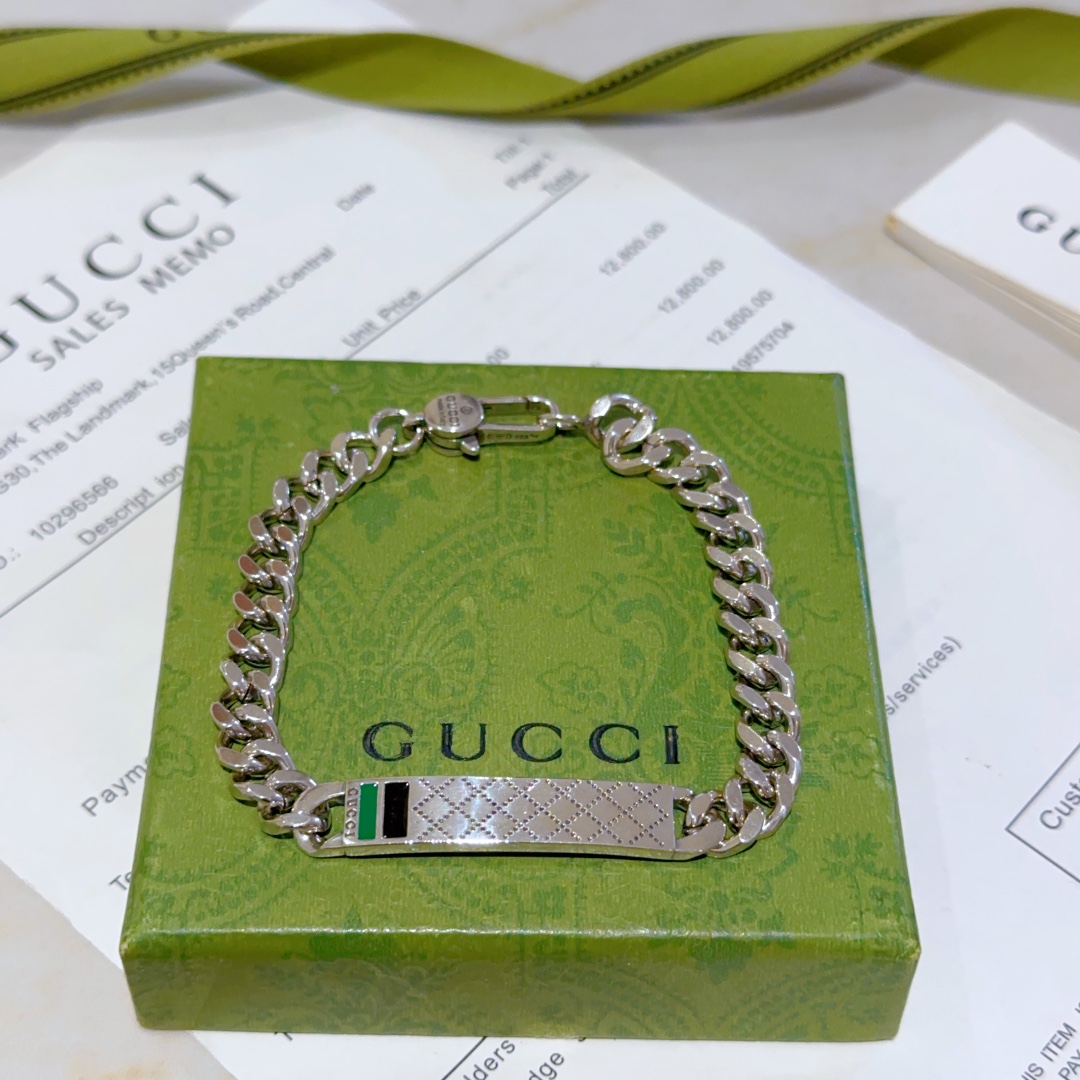2024古驰新品手链出炉🌼 Gucci古驰手链最新款的绿色珐琅经典款 精致无论款式 质感 都是绝对的顶尖feel 只要看一眼就懂了 认准花纹链身 5