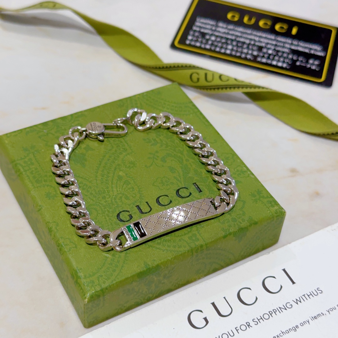 2024古驰新品手链出炉🌼 Gucci古驰手链最新款的绿色珐琅经典款 精致无论款式 质感 都是绝对的顶尖feel 只要看一眼就懂了 认准花纹链身 6