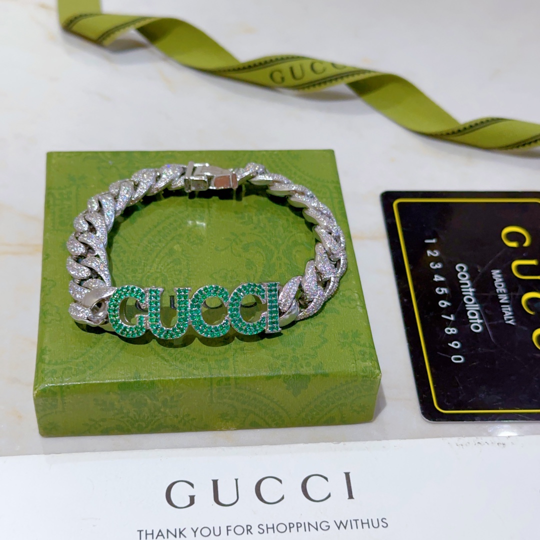 NO:105946,. The latest luxury Gucci bracelet full diamonds. The latest classic model of Gucci bracelet. Each diamond is made of exquisite inlay craftsmanship. It is exquisite, regardless of style or texture. It is absolutely top feel. Just take a look and you will understand the original logo. Super nice. The best choice for matching clothes, the same style as men and women. A must-have artifact. Number of 17cm~24cm, fine jewelry, gucci, gucci, bracelet19860909批 . 最新出炉满钻奢华古驰手链 Gucci古驰手链最新款的经典款 每一颗钻都是镶嵌工艺精细打造 精致无论款式 质感 都是绝对的顶尖feel 只要看一眼就懂了原版logo 超 nice 搭配衣服最佳的选择,男女同款 必备神器 码数17cm~24cm,饰品精品,gucci,gucci,bracelet,Jewelry