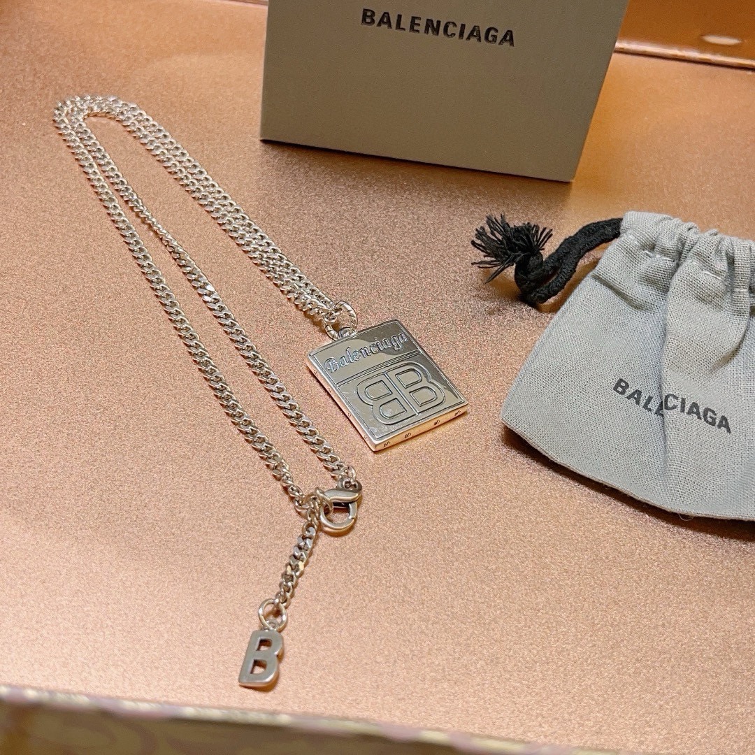 货🔹🔹新品 巴黎世家项链 Balenciaga 新款项链🔹 细节做工精细 每个细节流程到位 设计工艺精细 款 设计独特 复古风格 法国 6