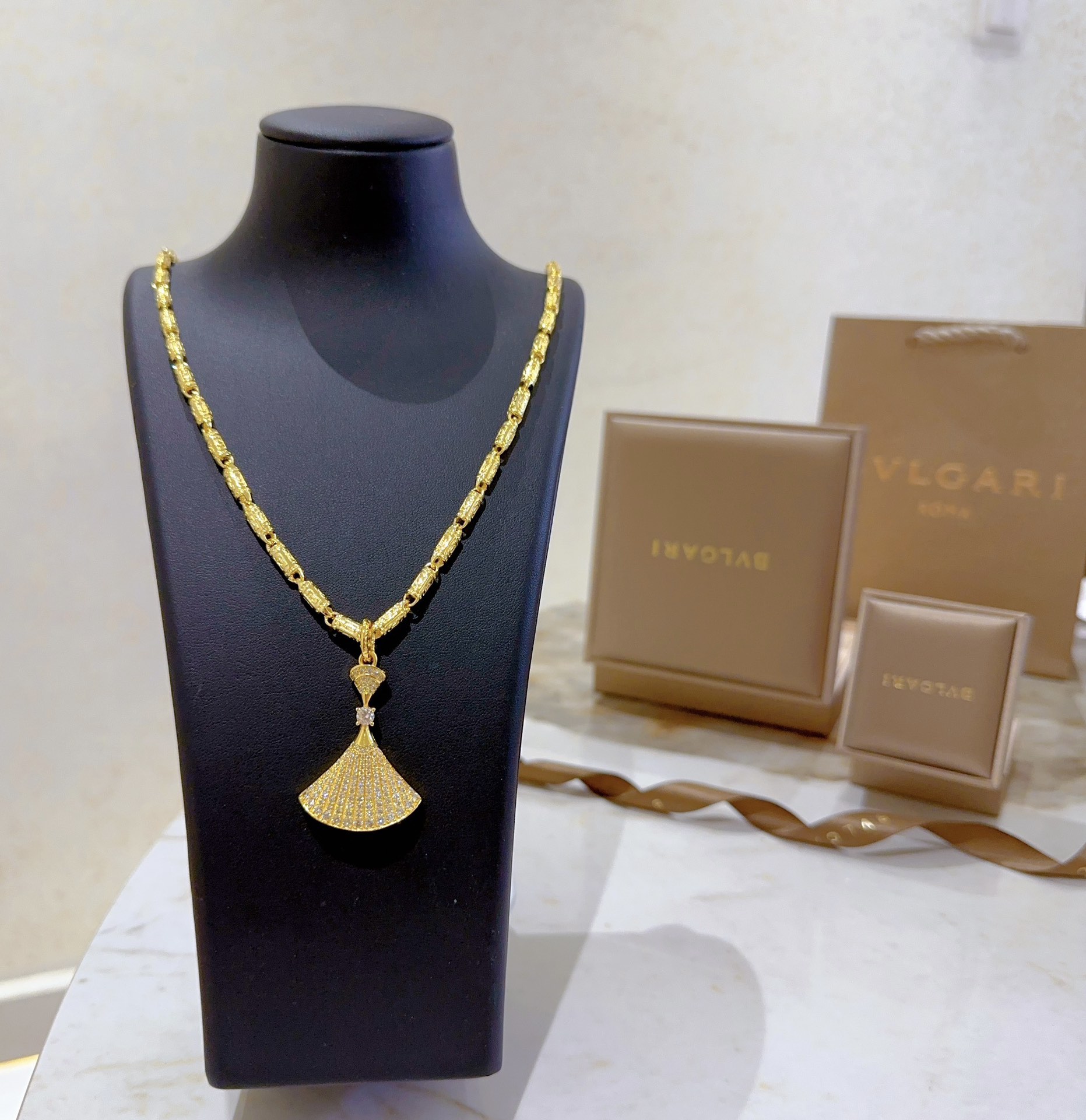 Bvlgari Haute Joaillerie Fine Jewelry Earrings Necklace Ring