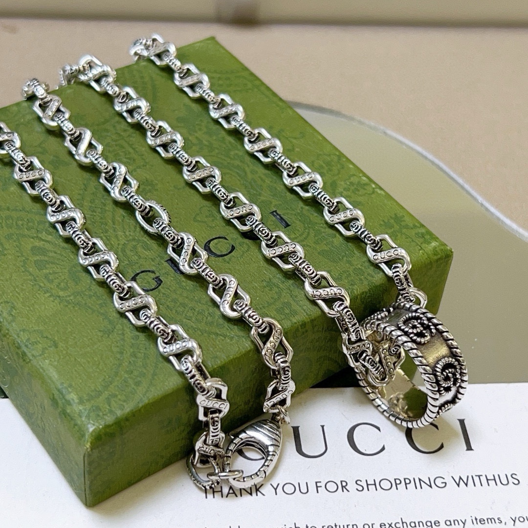 NO:106386,Batch: New products are released without any explosion. The first choice for online celebrities selling goods on Douyin. The latest model of Gucci necklace is higher in chain grade. Celebrities have the same style. Anger Forest series double g retro pendant high-end necklace. Make high-end clothes more elegant and more brand-name and personality when going out. Details are used to treat the version. Non-market glossy style. This model has been released. Gucci is very good at matching. Premium accessories, gucci, necklace19860909批 新品发布不爆不发 抖音带货网红首选 古驰项链最新款链条档次更高明星同款Anger Forest系列双g复古吊坠高端项链 让高档的衣服搭配更有气质 出去更有牌面和个性 细节对版做旧处理 非市面亮面版型 这款一直在出 古驰里面热卖款 非常好搭配,饰品精品,gucci,necklace,Jewelry