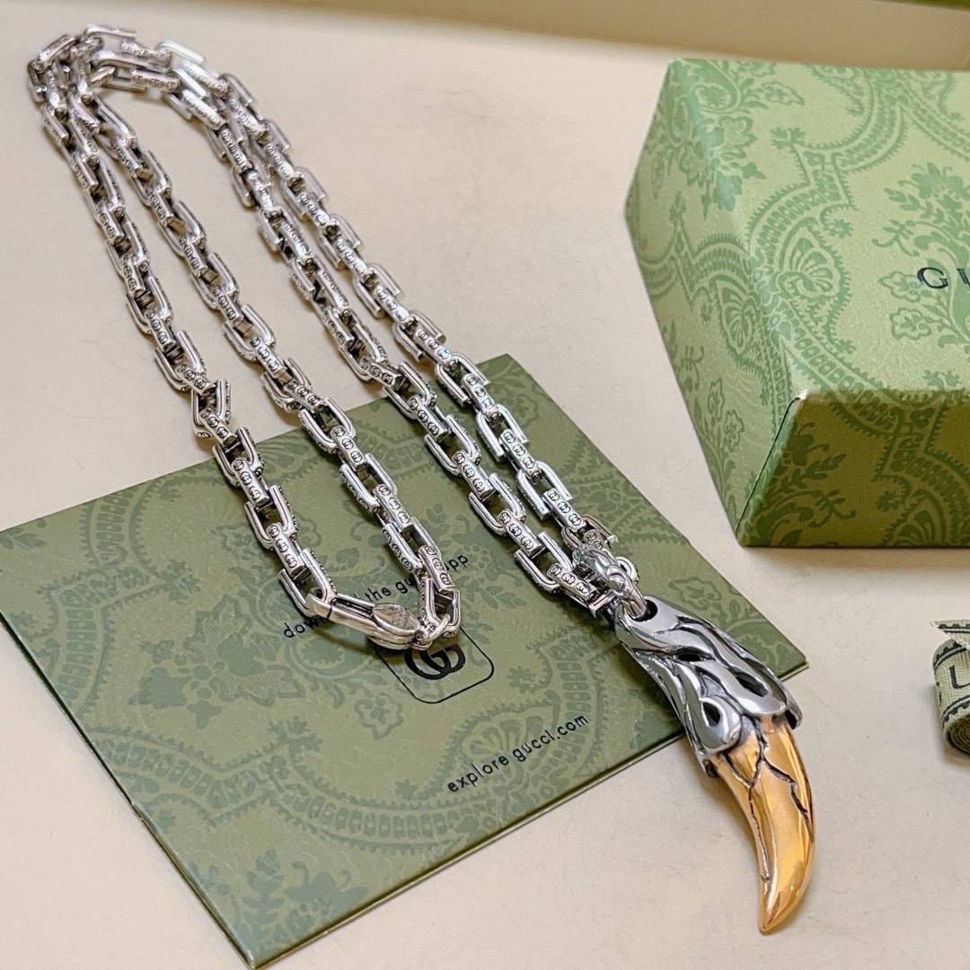 NO:106389,No explosion or release, the first choice for online celebrities selling goods in Douyin, the latest model of Gucci necklace, the chain grade is higher, the same style as star Anger Forest series double g Gucci art style ivory retro necklace, makes high-end clothes more elegant, and makes them more brand-name and personality when going out. Details are used to treat the version, non-market bright style. This model has been released. Gucci is very good to match, fine jewelry, gucci, necklace19860909批 不爆不发 抖音带货网红首选 古驰项链最新款链条档次更高明星同款Anger Forest系列双g古驰艺术风格象牙型复古项链 让高档的衣服搭配更有气质 出去更有牌面和个性 细节对版做旧处理 非市面亮面版型 这款一直在出 古驰里面热卖款 非常好搭配,饰品精品,gucci,necklace,Jewelry