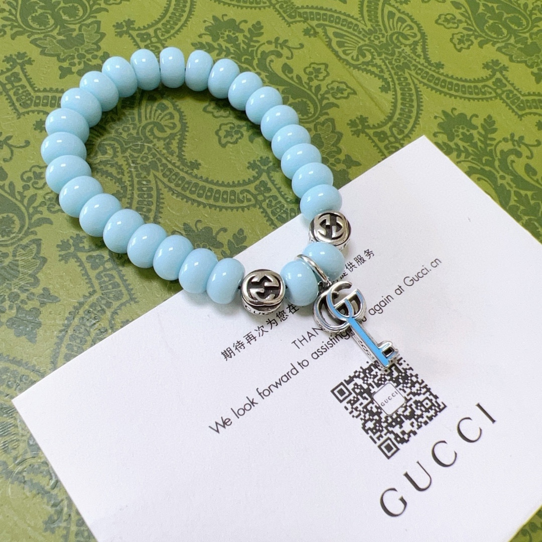 NO:106396,Batch New products released Gucci bracelets for men and women. The latest agate blue bead bracelets have higher grades. Stars have the same style. Anger Forest series double g crystal bracelet. Size: 16-24 cm. Details are used to treat the old version. Non-market bright version. This one is always being made on the market. Gucci is popular in the hot-selling style. Very easy to match clothes, fine accessories, gucci, bracelet19860909批 新品发布古驰手链男女同款 最新款玛瑙蓝珠手链档次更高明星同款Anger Forest系列双g水晶手链 尺寸:16-24厘米 细节对版做旧处理 非市面亮面版型 非市面普通做这款一直在出 古驰里面热卖款 非常好搭配衣服,饰品精品,gucci,bracelet,Jewelry