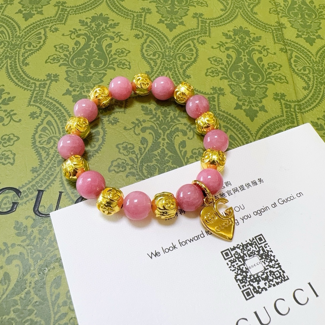 NO:106400,Big high-quality new products released Gucci bracelets for men and women. The latest bracelets are luxurious natural stones. Value-preserving and value-added bracelets. Natural materials are more cost-effective. Full-fitting beads are higher. Star-like double-g bracelets. Size: 16-24 cm. Details are used to treat the version. Non-market bright style. This one is always being made on the market. Gucci is very good at matching clothes, jewelry quality, gucci, bracelet19860909批 高品 新品发布古驰手链男女同款 最新款手链奢华天然石 保值增值手串 天然材质更具有性价比 全饰穿珠档次更高明星同款Anger Forest系列双g手链 尺寸:16-24厘米 细节对版做旧处理 非市面亮面版型 非市面普通做这款一直在出 古驰里面热卖款 非常好搭配衣服,饰品精品,gucci,bracelet,Jewelry