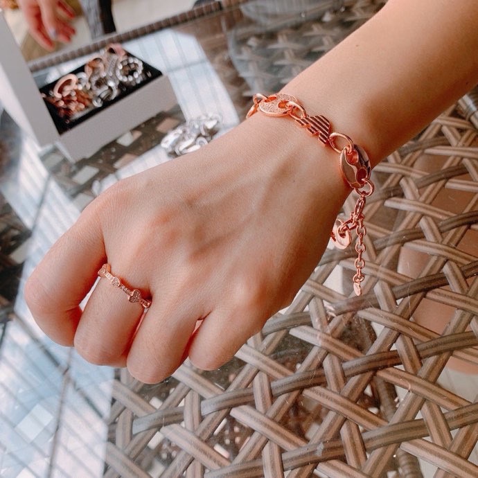¥ 300 Armani official network synchronizing the Amani bracelet with the same man and woman as the Amani 足 克 ! ! ! ! - 图片 7