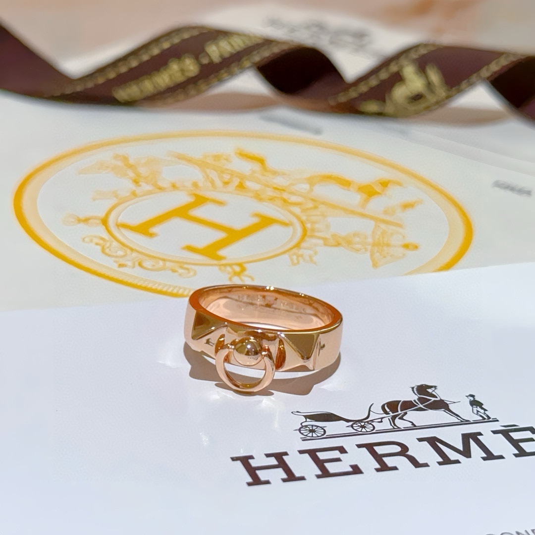NO:106399,Hermes ring classic, high-end, atmospheric, high-end, pig nose, the most attractive classic Hermes ring, V gold material, 18k gold electroplated, with logo, rose gold, super nice size 6-7-8# Hermes ring, jewelry boutique, hermes,ring19860909批.爱马仕戒指经典 高端大气上档次 猪鼻子 戒指最容易吸引人的经典爱马仕戒指 款 V金材质 18k金电镀 带logo 玫瑰金 超 nice码数 6-7-8# 爱马仕戒指,饰品精品,hermes,ring,Jewelry