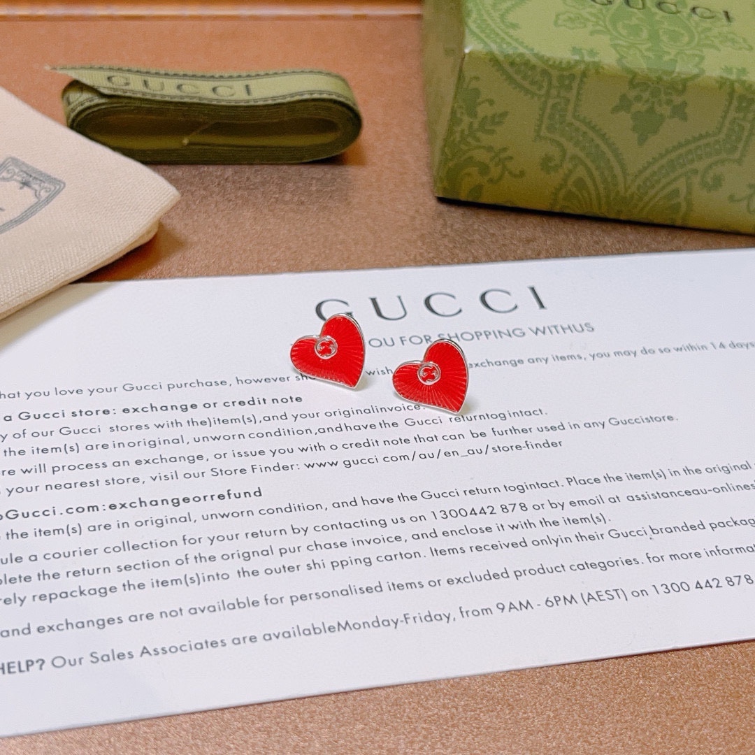 NO:106401,The first release of new products will not be released. The first choice for online celebrities in Douyin’s sales. The latest model of Gucci earrings is higher in grade. The same style as Anger Forest series double G design concept. Retro classic series Gucci earrings make high-end clothes more elegant and more brand-name and personality when going out. Details are used to treat the version. Non-market bright style. This model has been released. Gucci is very good at matching. Premium accessories, gucci19860909批  新品首发不爆不发 抖音带货网红首选 古驰耳钉最新款档次更高明星同款Anger Forest系列双g设计理念复古经典系列古驰耳钉 让高档的衣服搭配更有气质 出去更有牌面和个性 细节对版做旧处理 非市面亮面版型 这款一直在出 古驰里面热卖款 非常好搭配,饰品精品,gucci,Jewelry