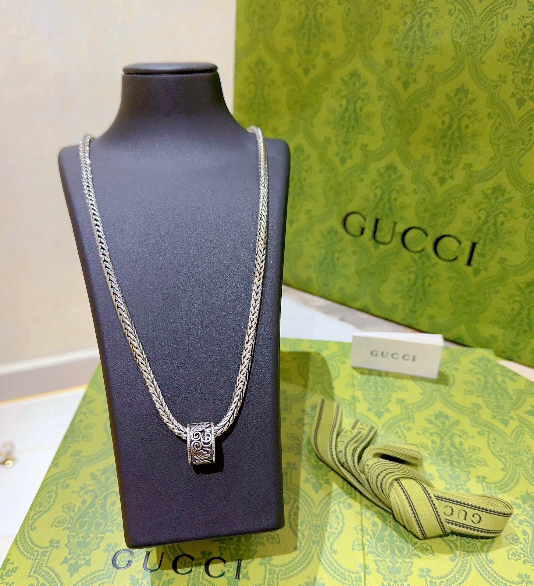 Gucci luxury necklace 2
