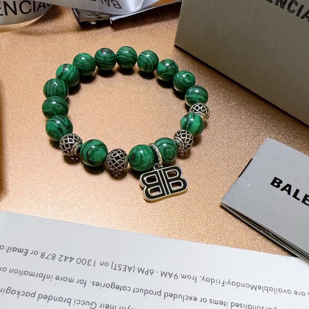 NO:106420,Batch of the counter semester version of natural malachite Balenciaga bracelet Thai silver style Balenciaga bracelet Celebrity same style for men and women Retro old style Original replica Pure handmade ~ Authentic model opening trend and fashion essential for both men and women Can wear Couple style Rock Punk Thai silver style Retro elements Trendy and versatile Super like to place an order Note the wrist circumference, jewelry boutique, balenciaga, bracelet19860909批 专柜精工版本天然孔雀石巴黎世家手链 泰银风格巴黎世家手链 明星同款男女款 复古做旧风 原版复刻 纯手工打造 ～正品开模潮流时尚必备 男女均可佩戴 情侣款同款 摇滚朋克泰银风格 复古元素 潮流百搭 超级喜欢下单备注手腕周长,饰品精品,balenciaga,bracelet,Jewelry