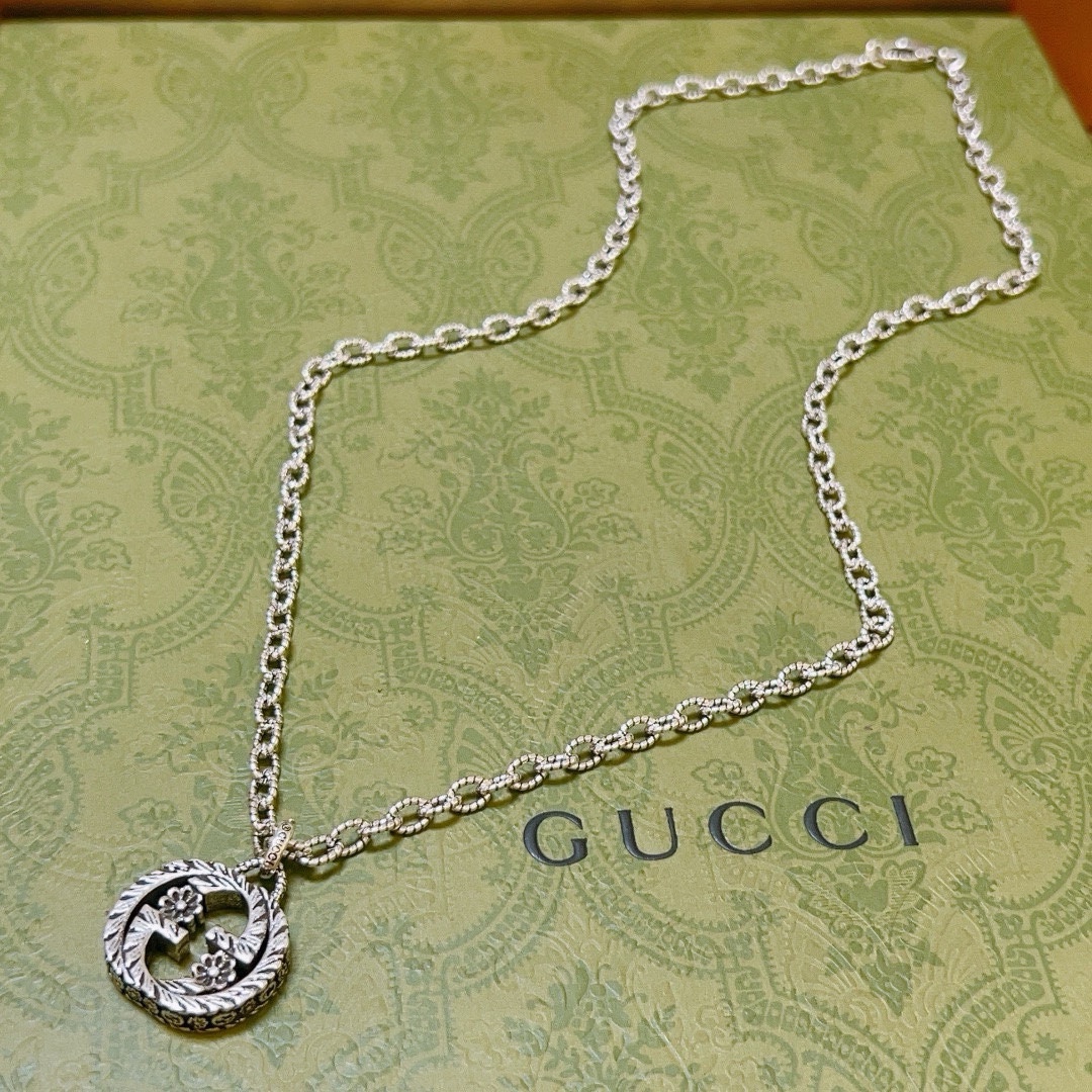 NO:106054,The latest model of Gucci necklace is higher in chain grade, star-like Anger Forest series double G Gucci necklace, chain length 60 cm can be changed, details are used to treat the version, non-market bright style, this model has been released, Gucci is very easy to match with trendy clothes, jewelry quality, gucci, necklace19860909批竟然这么帅 古驰项链最新款链条档次更高明星同款Anger Forest系列双G古驰项链 链长60厘米可改长度 细节对版做旧处理 非市面亮面版型 这款一直在出 古驰里面热卖款 非常好搭配潮流衣服,饰品精品,gucci,necklace,Jewelry