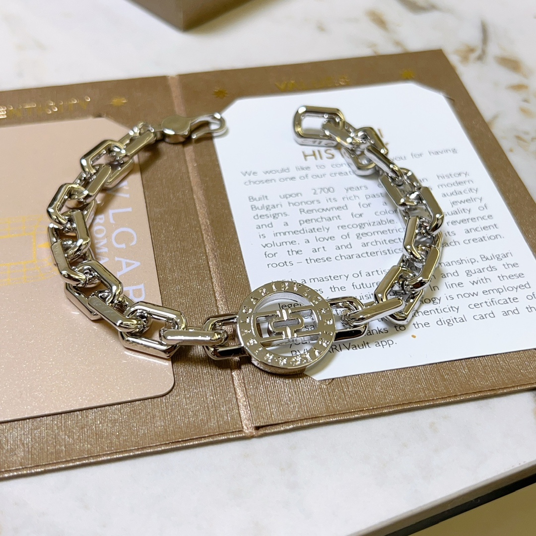 “Bvlgari Divas’ Dream Series: Impeccable Detail and Elegant Gold Bracelet Sizes” - 图片 6