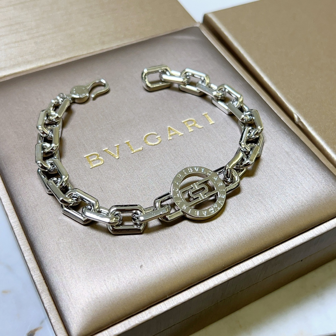 “Bvlgari Divas’ Dream Series: Impeccable Detail and Elegant Gold Bracelet Sizes” - 图片 2