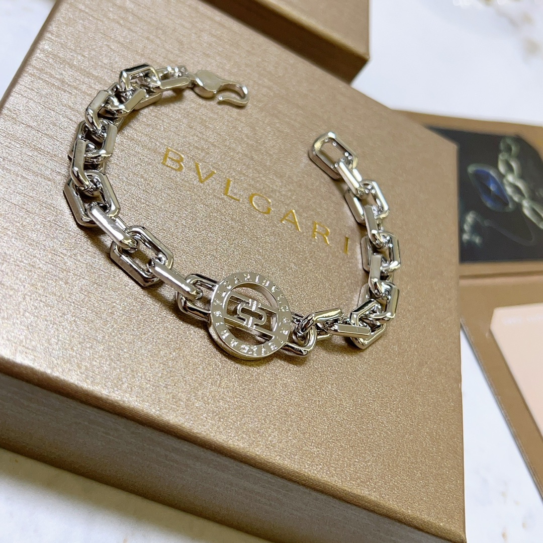 “Bvlgari Divas’ Dream Series: Impeccable Detail and Elegant Gold Bracelet Sizes” - 图片 8