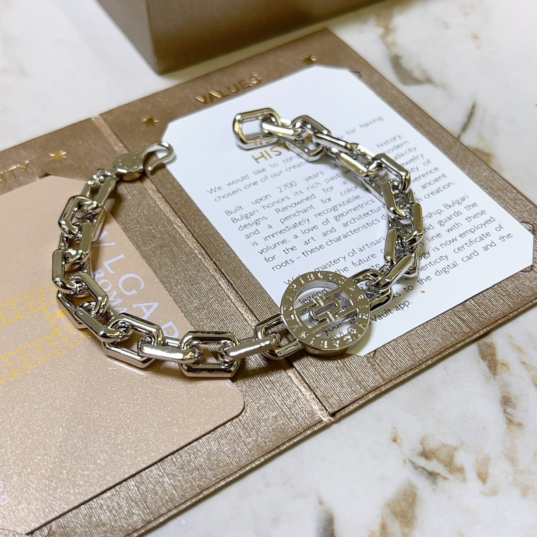 “Bvlgari Divas’ Dream Series: Impeccable Detail and Elegant Gold Bracelet Sizes” - 图片 9
