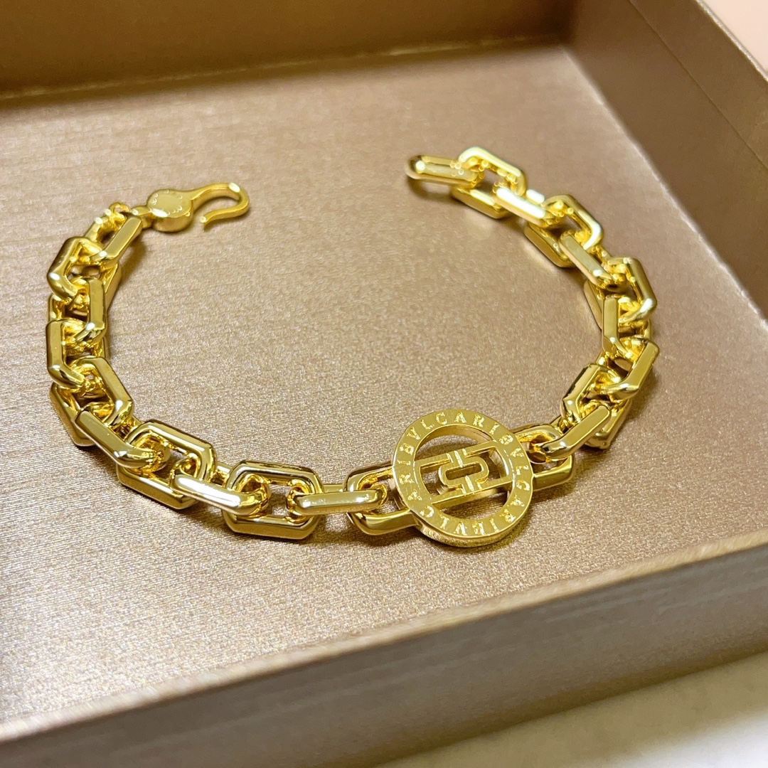 “Bvlgari Dvdas Dream Series: Impeccable Detail, Elegant V Gold Combination, Bracelet Sizes 18-24 cm”