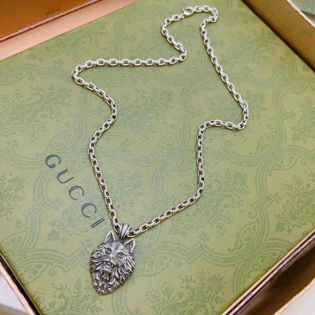 NO:106155,The latest Gucci necklace is no longer available. The latest model of Gucci necklace is higher in the chain grade. The same style of the star Anger Forest series double g wolf dog Gucci necklace. See the details of the chain to make the chain length 60 cm to change the length. The details are used to treat the version with an old one. Non-market glossy style. This model has been released. Gucci is very good to match with trendy clothes, fine accessories, gucci, necklace19860909批错过不再有古驰项链最新款链条档次更高明星同款Anger Forest系列双g狼狗古驰项链.看清链条细节做链长60厘米可改长度 细节对版做旧处理 非市面亮面版型 这款一直在出 古驰里面热卖款 非常好搭配潮流衣服,饰品精品,gucci,necklace,Jewelry