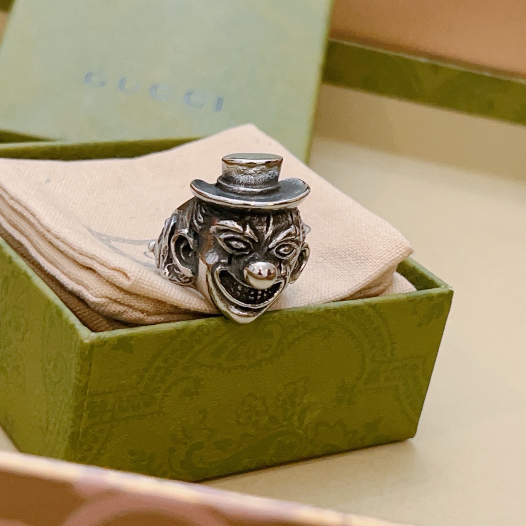 NO:106159,The latest style of Gucci rings, the clowns are unique and elegant, and the same style as star Anger Forest series double G pure handmade craftsmanship Gucci rings Details pure handmade, non-market bright style, this model has been released. Gucci is very easy to match with trendy clothes, 6 7 8 9 10 11, jewelry quality, gucci, ring19860909批.古驰戒指最新款式小丑人独特气质档次更高明星同款Anger Forest系列双G纯手工制作工艺 古驰戒指 细节对版纯手工处理 非市面亮面版型 这款一直在出 古驰里面热卖款 非常好搭配潮流衣服码数美6 7 8 9 10 11,饰品精品,gucci,ring,Jewelry