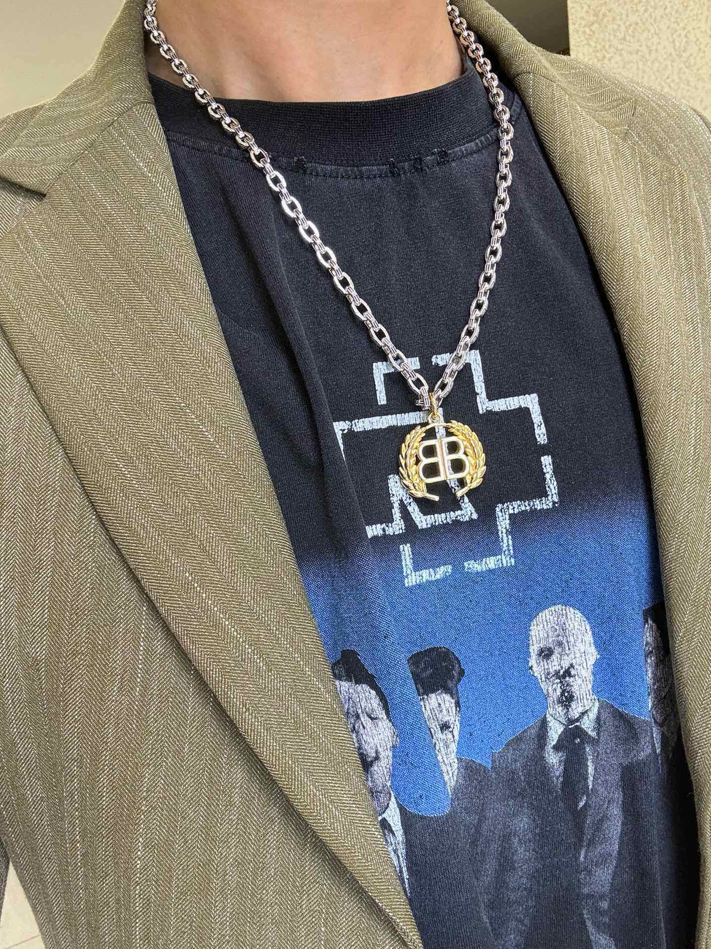 Balenciaga luxury necklace 3