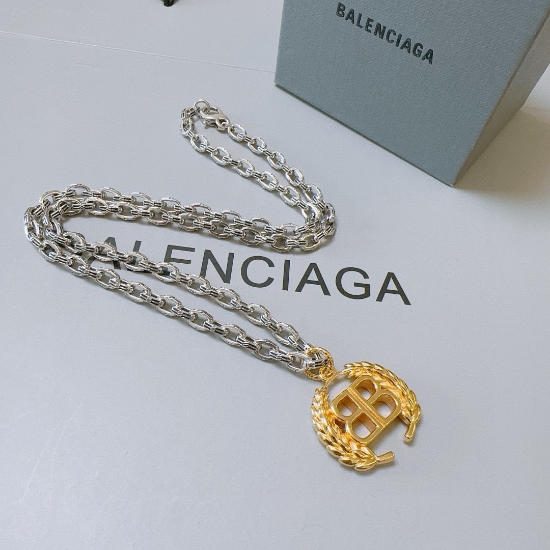 Balenciaga luxury necklace 5