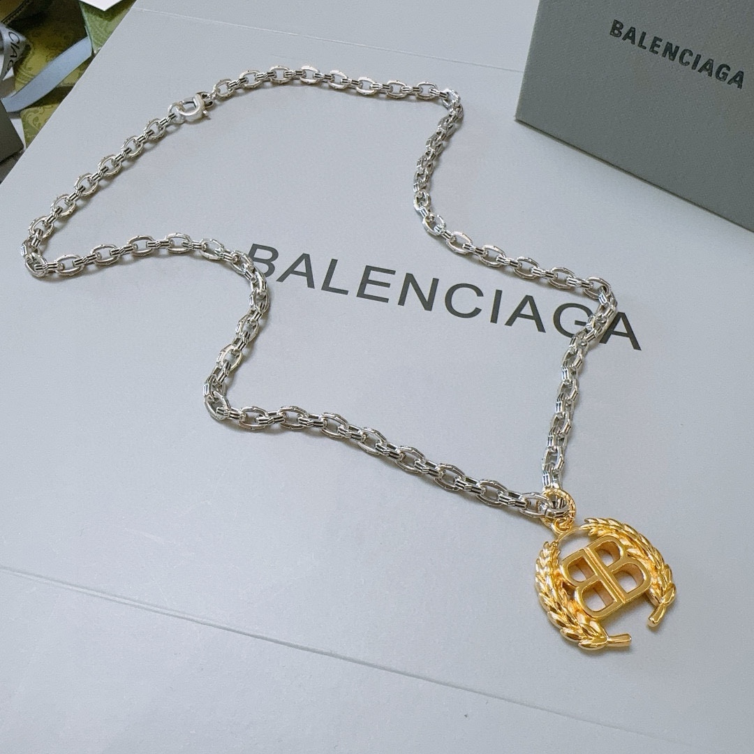Balenciaga luxury necklace 2