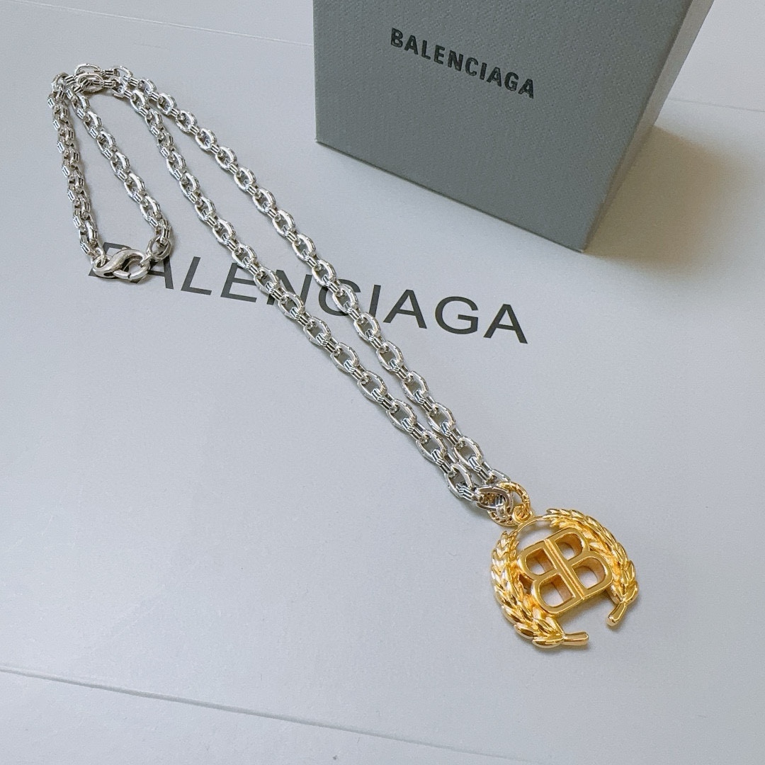 Balenciaga luxury necklace 7