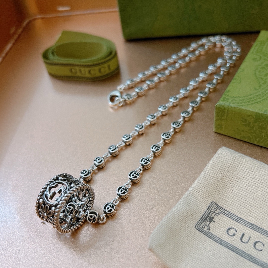 Gucci luxury necklace