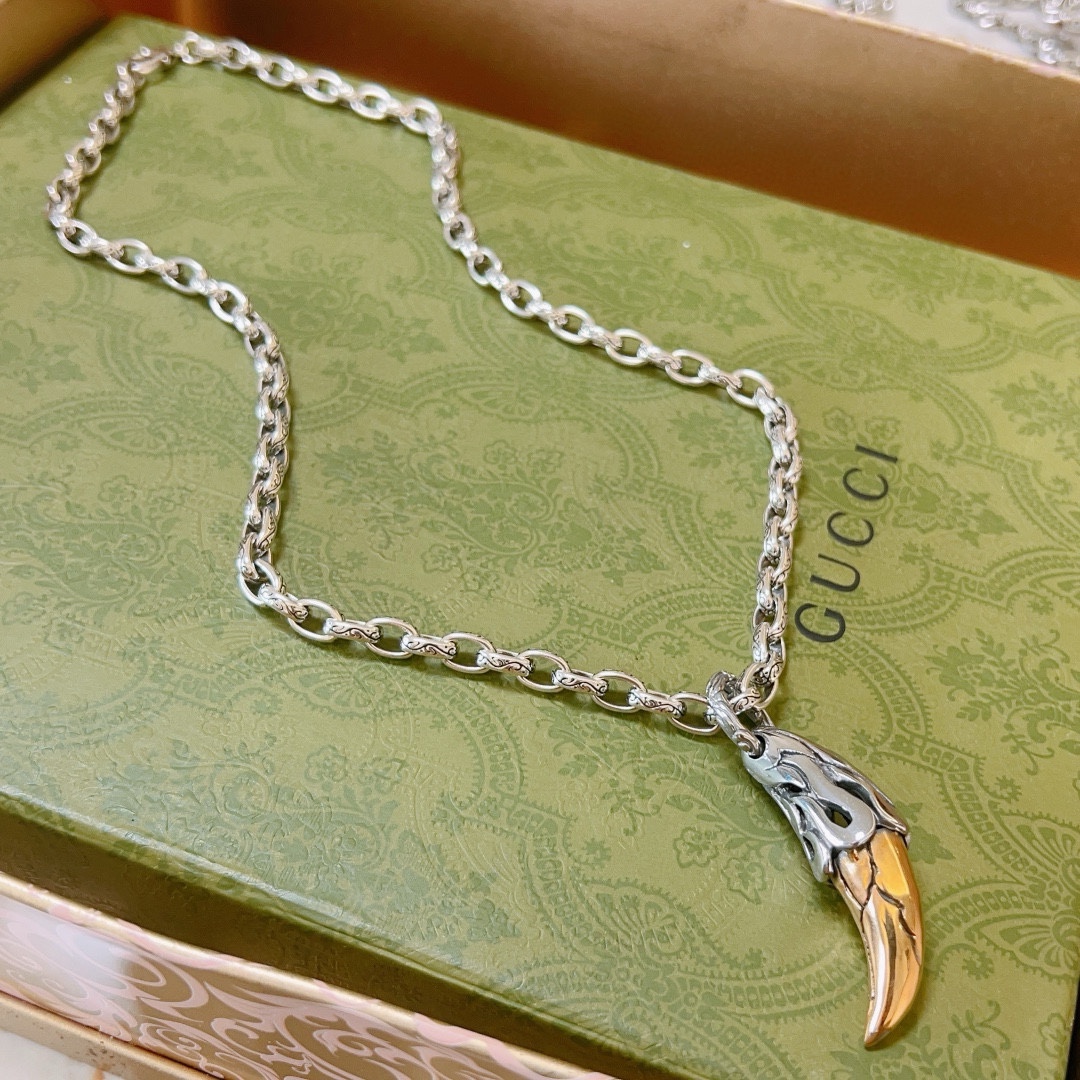 NO:106688,Batch: The latest model of thickened Gucci necklace, the chain is higher, the same style as star Anger Forest series double G ivory bag gold Gucci necklace, the chain length is 60 cm, the length can be changed, the details are used to treat the version, the non-market bright style, this model has been released, the best selling model in Gucci is very easy to match with trendy clothes, jewelry quality, gucci, necklace19860909批 加粗古驰项链最新款链条档次更高明星同款Anger Forest系列双G象牙包金古驰项链 链长60厘米可改长度 细节对版做旧处理 非市面亮面版型 这款一直在出 古驰里面热卖款 非常好搭配潮流衣服,饰品精品,gucci,necklace,Jewelry
