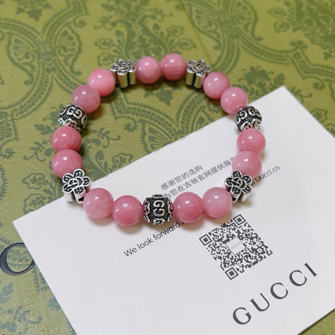NO:106678,Buy Gucci bracelet luxury Gucci bracelet agate crystal men and women. The latest full beaded bracelet has higher grade. Stars same style. Anger Forest series double g retro Gucci bracelet. Size: 16-24 cm. Details are used to treat the version. Non-market bright style. This is always available. Gucci is popular in the hot-selling model. Very easy to match clothes, fine accessories, gucci, bracelet19860909批 古驰手链奢华古驰手串 玛瑙水晶男女同款 最新款全件串珠手链档次更高明星同款Anger Forest系列双g复古古驰手链 尺寸:16-24厘米 细节对版做旧处理 非市面亮面版型 非市面普通做这款一直在出 古驰里面热卖款 非常好搭配衣服,饰品精品,gucci,bracelet,Jewelry