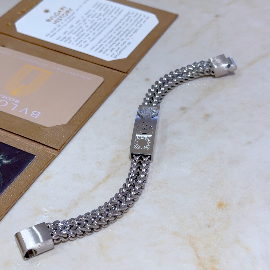 BVLGARI Gold Bracelet from Bolly DIVAS’ DREAM Series with Logo – Classic and Elegant Design for Men and Women - 图片 6