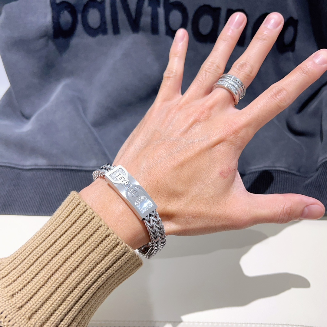 BVLGARI Gold Bracelet from Bolly DIVAS’ DREAM Series with Logo – Classic and Elegant Design for Men and Women - 图片 5