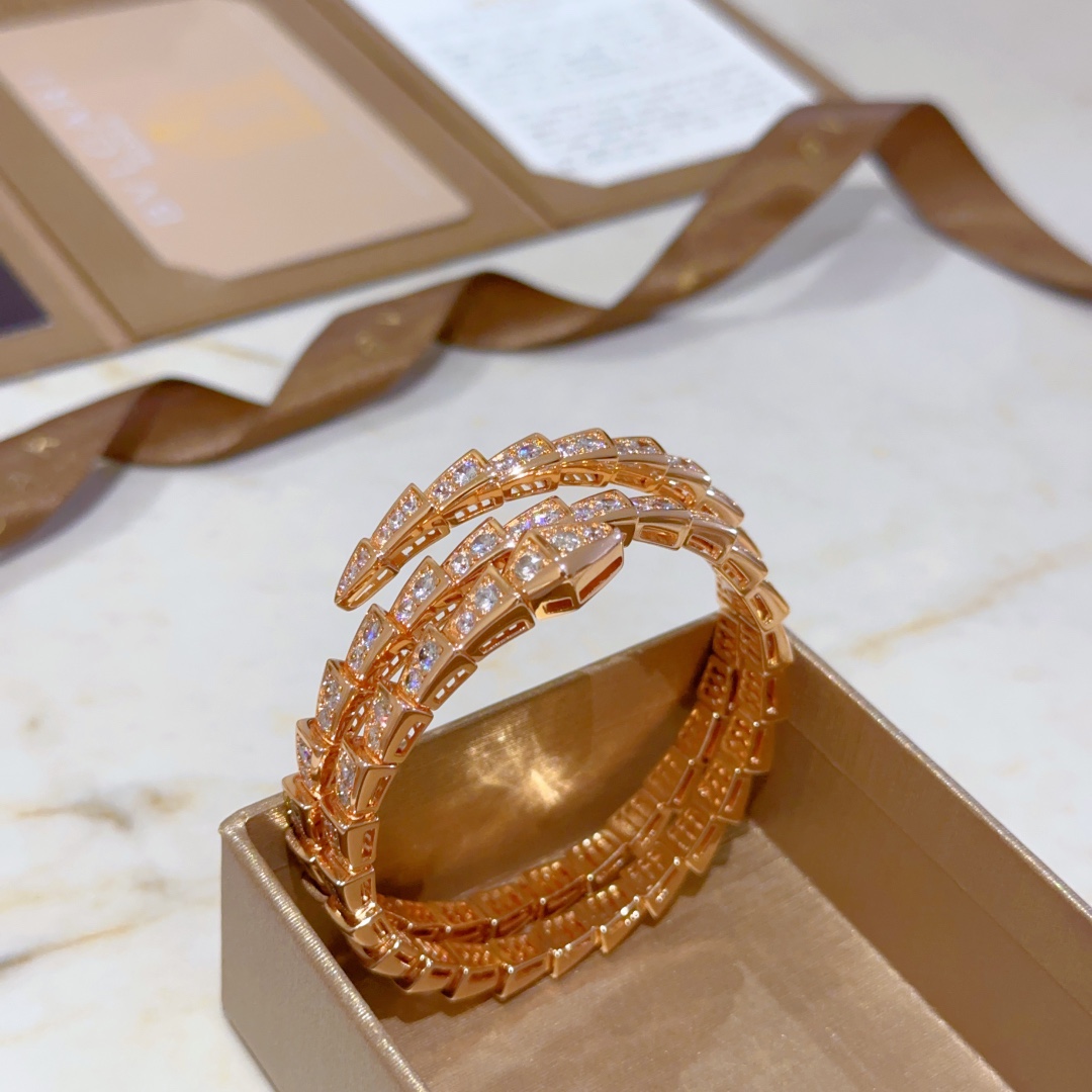 Luxurious Serpenti Viper Bracelet in V Gold with Diamonds Exudes Elegance. - 图片 2