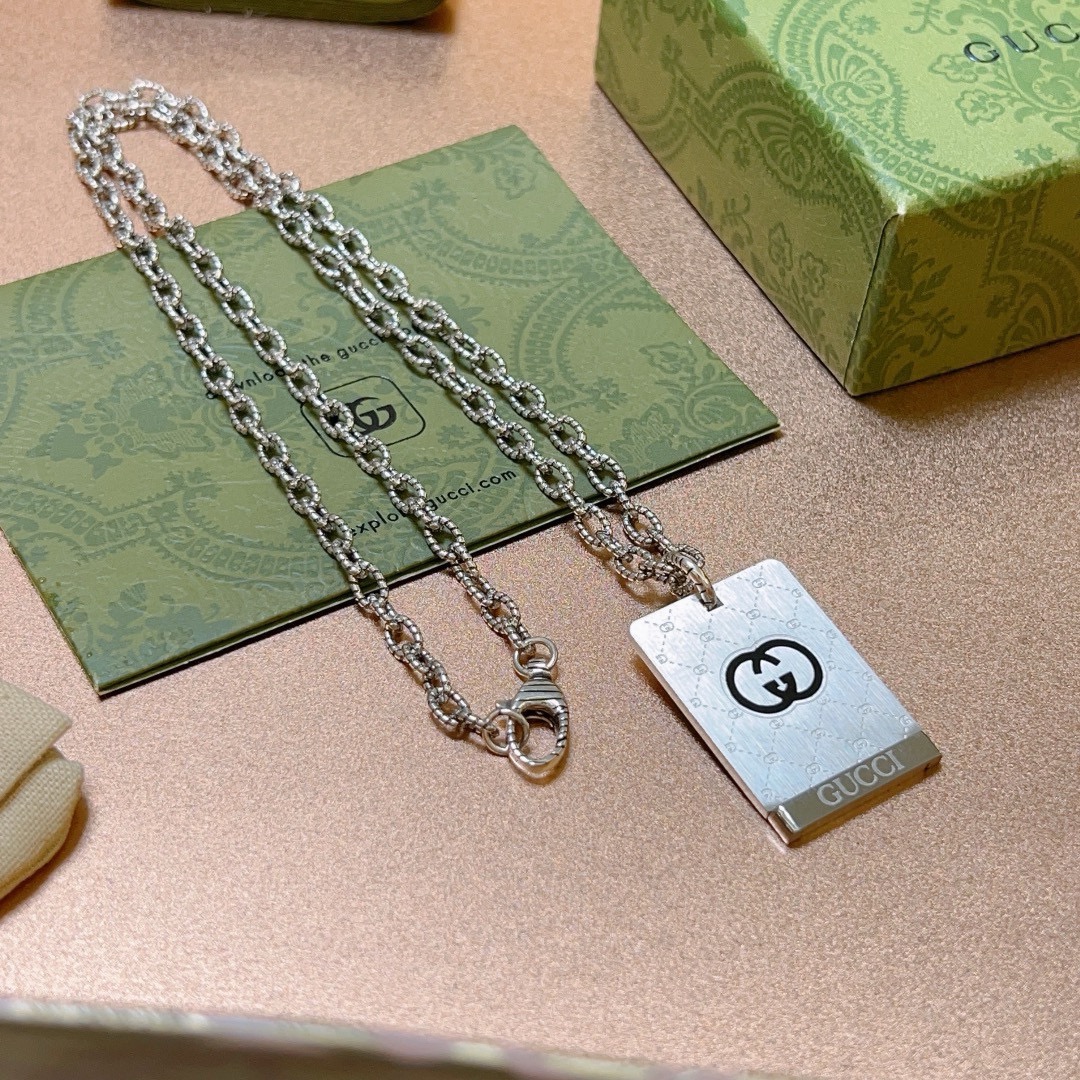 NO:106697,The latest style of Gucci necklaces is higher in chain grade, star style, the same style, Anger Forest series, double G classic design necklace series, retro silver necklace, chain length 60 cm, length can be changed, details are used to treat the version, non-market glossy style, this model has been released, Gucci is popular in it, very easy to match with trendy clothes, fine accessories, gucci, necklace19860909批古驰项链最新款链条档次更高明星同款Anger Forest系列双G经典款设计项链系列复古银项链 链长60厘米可改长度 细节对版做旧处理 非市面亮面版型 这款一直在出 古驰里面热卖款 非常好搭配潮流衣服,饰品精品,gucci,necklace,Jewelry