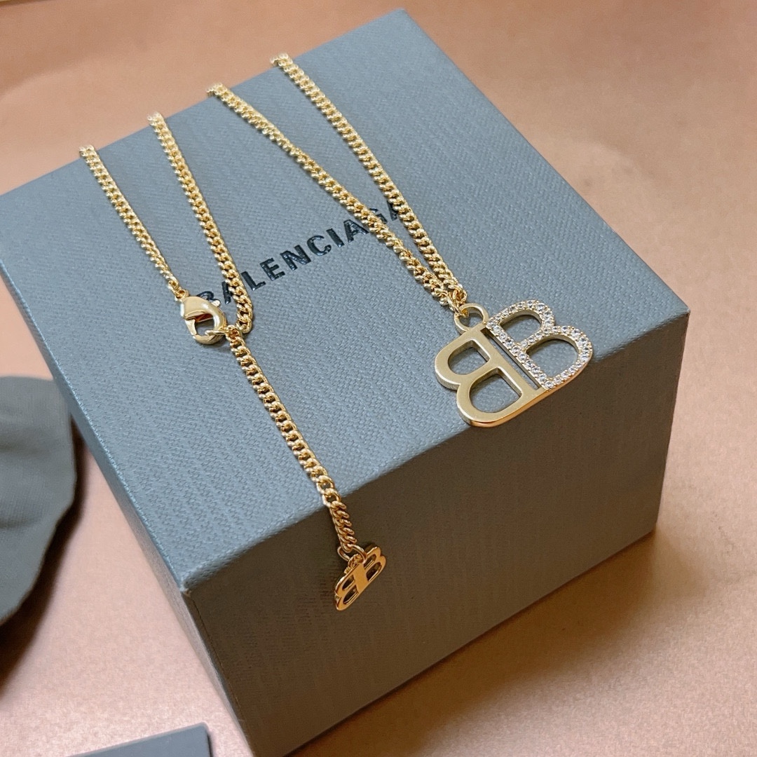 Balenciaga luxury necklace 7