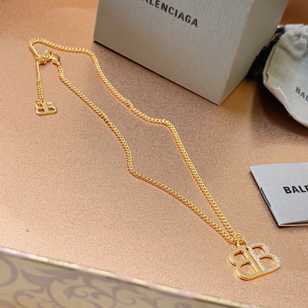 Balenciaga luxury necklace 2