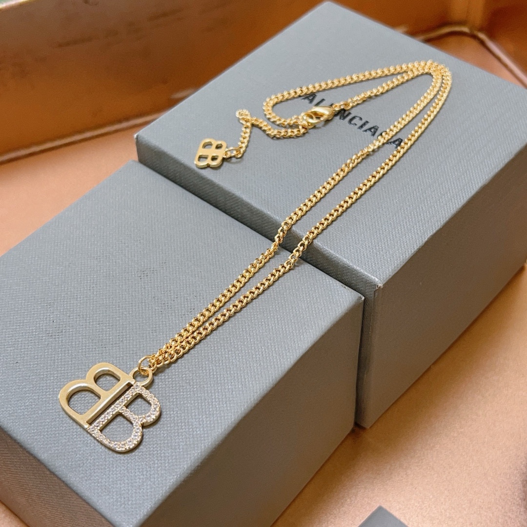 Balenciaga luxury necklace 8