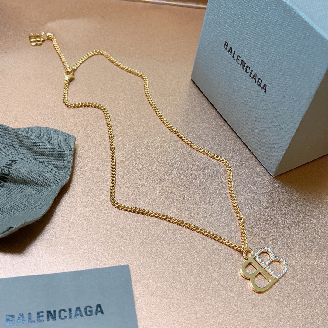 Balenciaga luxury necklace 5