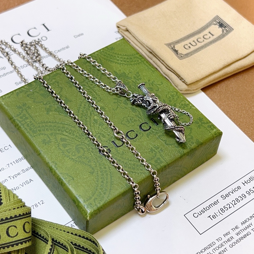 NO:106726,New product releases the latest model of the Giant Gucci necklace, the chain grade is higher, the same style, Anger Forest series double G Gucci necklace, Gucci series necklace, details are used to treat the old version, non-market glossy version, this model has been released, Gucci is popular in it, very easy to match with trendy clothes, fine accessories, gucci, necklace19860909批.新品发布巨帅古驰项链最新款链条档次更高明星同款Anger Forest系列双G古驰项链 古驰系列项链 细节对版做旧处理 非市面亮面版型 这款一直在出 古驰里面热卖款 非常好搭配潮流衣服,饰品精品,gucci,necklace,Jewelry