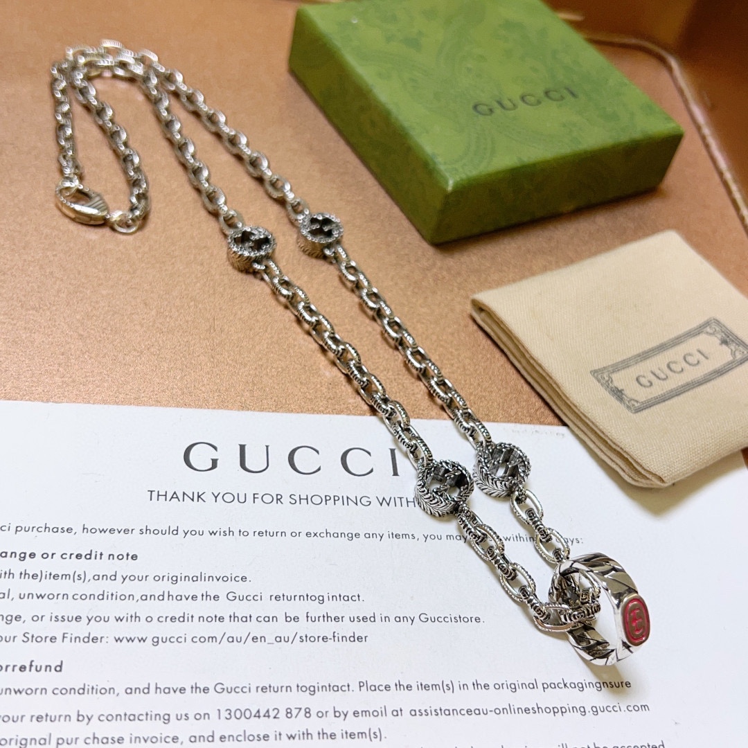 NO:106744,New products released Gucci necklace latest style chain grade higher star style Anger Forest series double G Gucci necklace unique temperament necklace precision necklace details old version non-market bright style This model has been released. Gucci is very easy to match with trendy clothes, jewelry quality, gucci, necklace19860909批 新品发布古驰项链最新款链条档次更高明星同款Anger Forest系列双G古驰项链独特气质项链 精工项链 细节对版做旧处理 非市面亮面版型 这款一直在出 古驰里面热卖款 非常好搭配潮流衣服,饰品精品,gucci,necklace,Jewelry