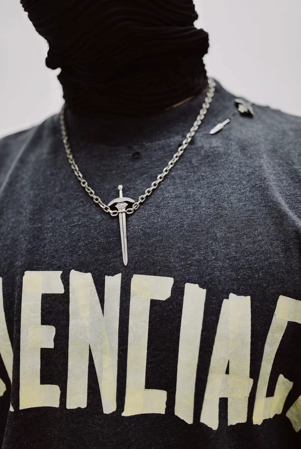 Balenciaga luxury necklace 2