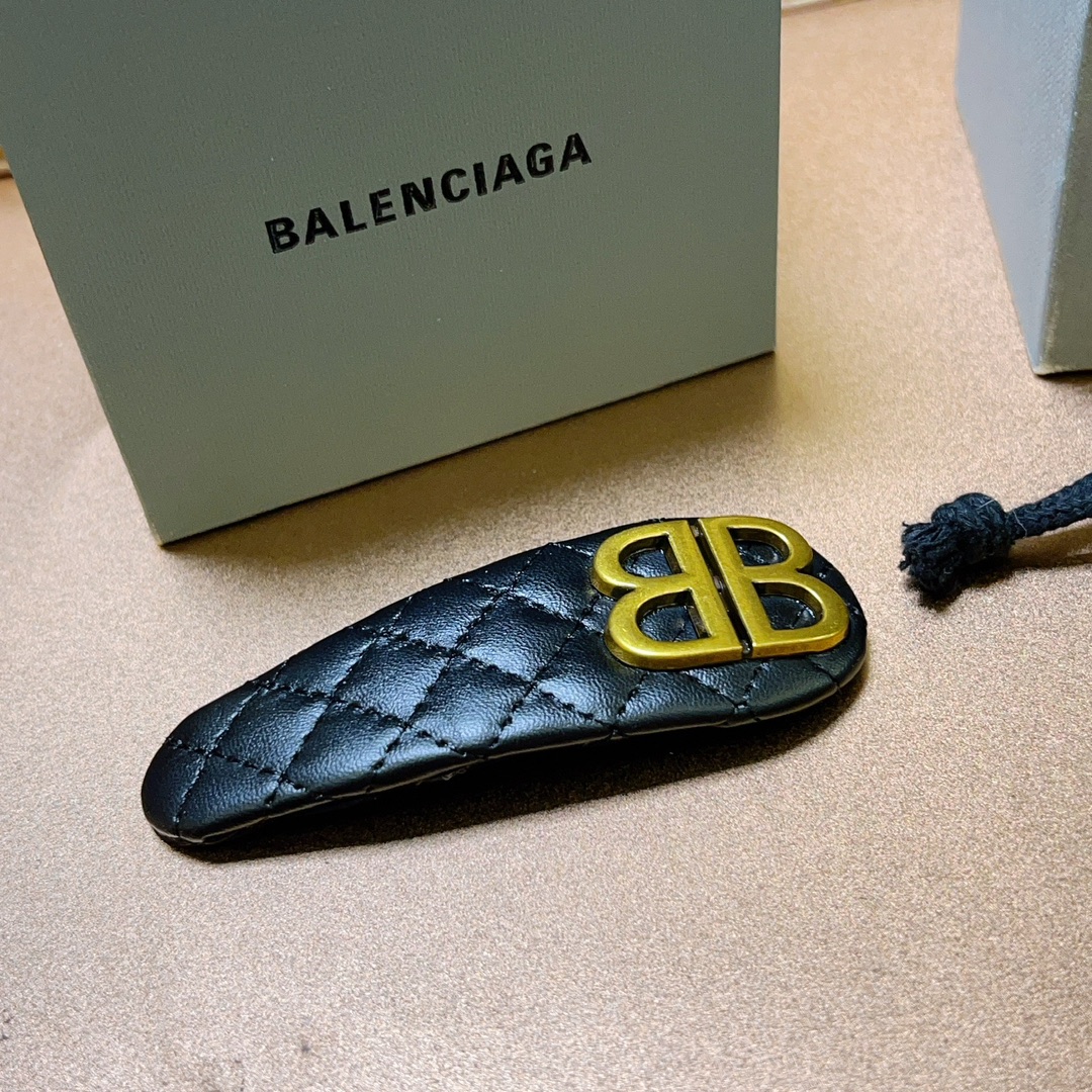 “Paris Family’s B-Letter Fashion: Tan, Fashionable, and Practical Resins and Crystals” - 图片 9