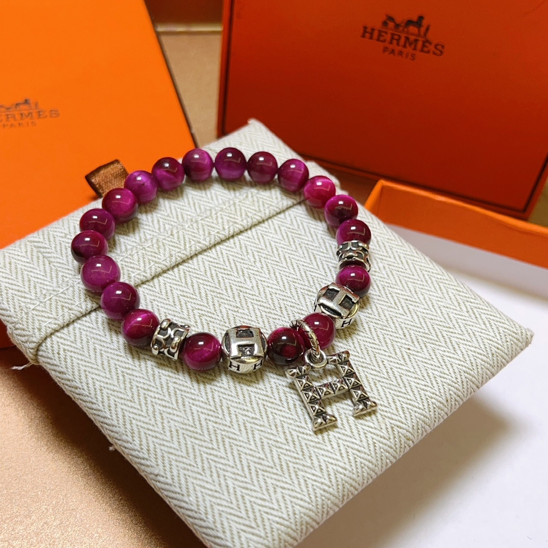 NO:107054,Batch New product release Hermas Hermes bracelet Luxury Hermes bracelet Tiger-eye stone bracelets Men and women The latest model full beaded bracelet has a higher grade Star-like style Anger Forest series H retro Hermes bracelet Size: 16-24 cm Details are used for the old version Non-market shiny style Non-market ordinary style This model has been released all the time Hermes is selling very well. Very easy to match clothes, accessories, hermes, hermes, bracelet19860909批 新品发布 Hermas爱马仕手链奢华爱马仕手串 虎眼石手链男女同款 最新款全件串珠手链档次更高明星同款Anger Forest系列H复古爱马仕手链 尺寸:16-24厘米 细节对版做旧处理 非市面亮面版型 非市面普通做这款一直在出 爱马仕里面热卖款 非常好搭配衣服,饰品精品,hermes,hermes,bracelet,Jewelry