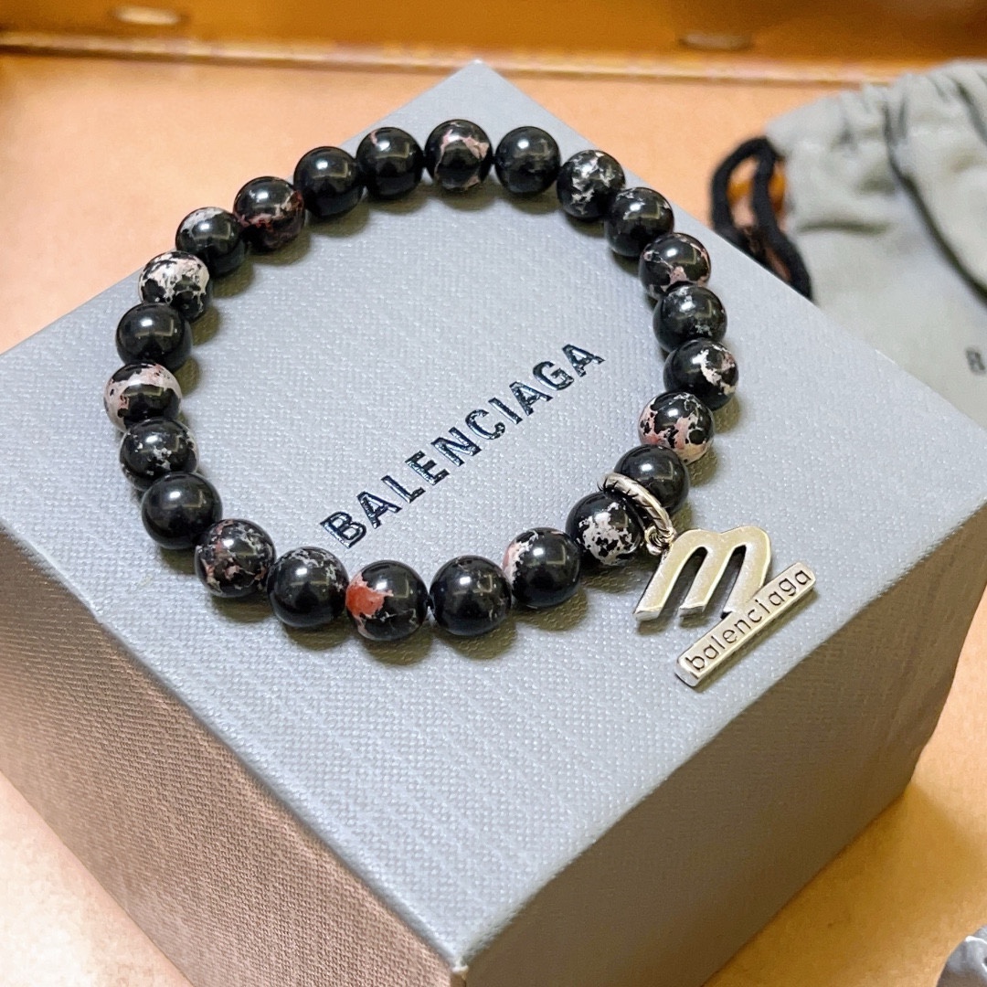 NO:107523,Batch of new product launch conference counter seiko version of natural black spotted stone Balenciaga bracelet black spotted stone Thai silver style Balenciaga bracelet same style for men and women, retro and old style original replica pure handmade ~ authentic model opening trend and fashion essential for both men and women, couple style same style for couples, rock punk Thai silver style retro elements trendy and versatile, super like ordering notes size, jewelry boutique, balenciaga, bracelet19860909批 新品发布会专柜精工版本天然黑斑石巴黎世家手链 黑斑石泰银风格巴黎世家手链 明星同款男女款 复古做旧风 原版复刻 纯手工打造 ～正品开模潮流时尚必备 男女均可佩戴 情侣款同款 摇滚朋克泰银风格 复古元素 潮流百搭 超级喜欢下单备注尺寸,饰品精品,balenciaga,bracelet,Jewelry