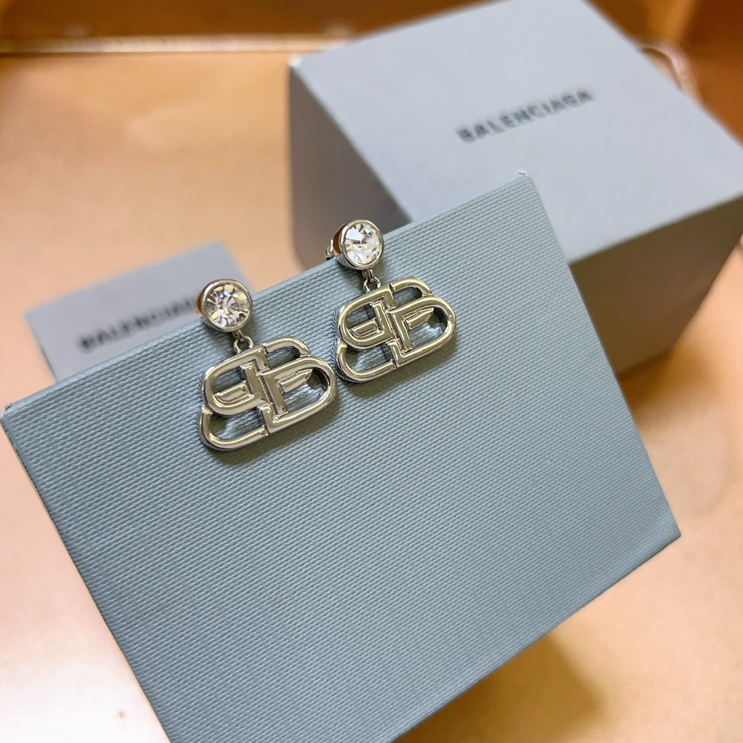 BALENCIAGA 巴黎世家耳钉 王炸系列 专柜同步 更新 简约车花造型耳环 经典造型搭配 设计感十足 搭配衣服绝绝子 3