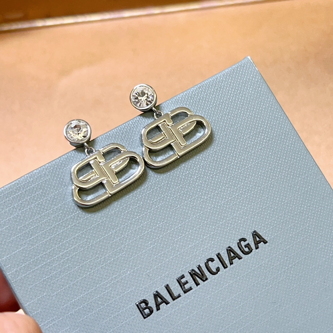 BALENCIAGA 巴黎世家耳钉 王炸系列 专柜同步 更新 简约车花造型耳环 经典造型搭配 设计感十足 搭配衣服绝绝子 4